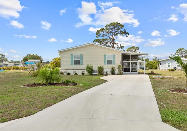 1st image of 9182 Pinehaven Wy, Englewood, FL 34224 | MLS# C7529655