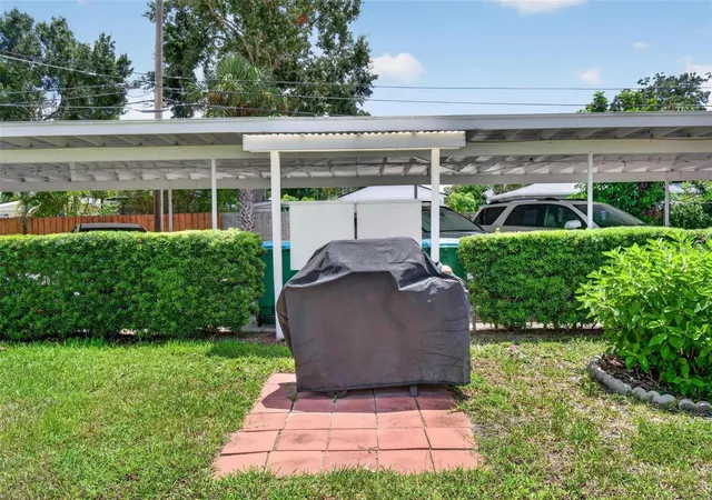 Listing Photo 2 - Condo for sale in building located at 138 36Th Ave N, St. Petersburg, FL 33704 - Unit #208W