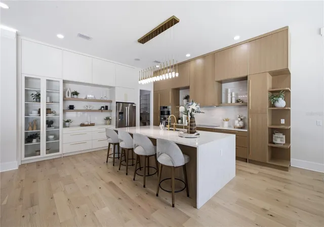 4th image of 810 W Braddock St, Tampa, FL 33603 | MLS# TB8539532