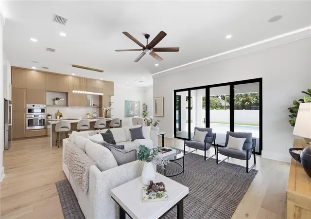 5th image of 810 W Braddock St, Tampa, FL 33603 | MLS# TB8539532