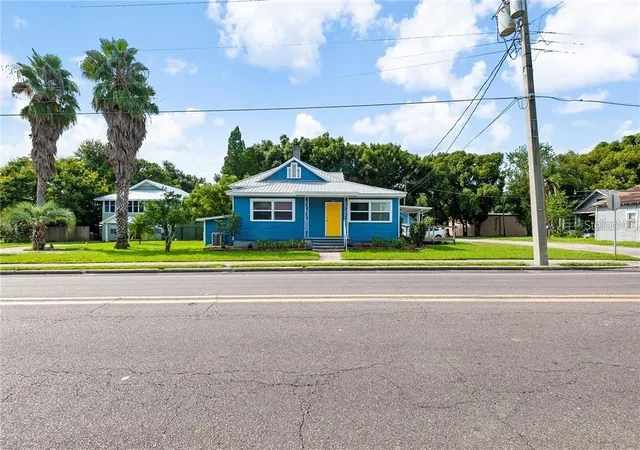 Photo 3 of Single family home for sale at 1005 E Main St, Bartow, FL 33830 | MLS# TB8539544 | Listing updated on 2026-09-01