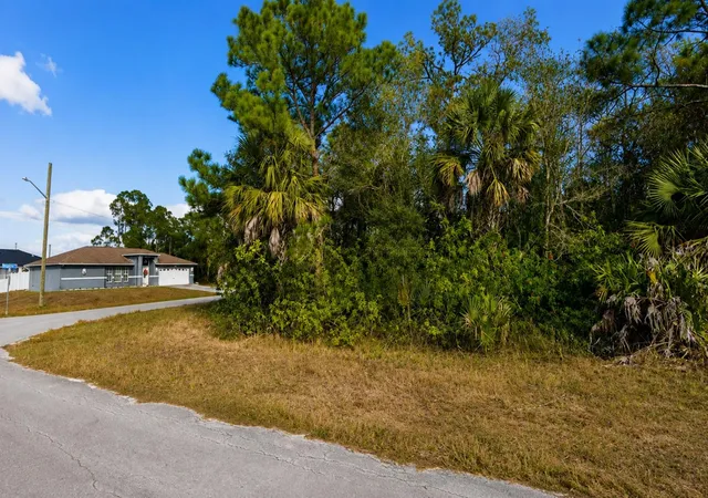 2nd image of 904 Albany Ave, Lehigh Acres, FL 33971 | MLS# O6434150
