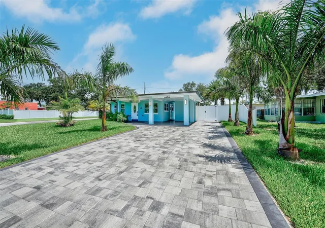 2nd image of 2425 Baywood Dr E, Dunedin, FL 34698 | MLS# TB8539560