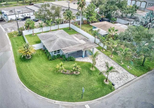 3rd image of 2425 Baywood Dr E, Dunedin, FL 34698 | MLS# TB8539560