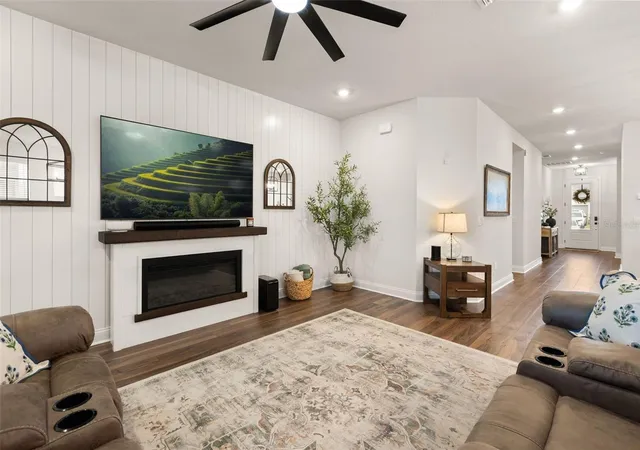 Photo 4 of Single family home for sale at 16974 Cedar Valley Cir, Clermont, FL 34711 | MLS# O6434156 | Listing updated on 2026-09-02