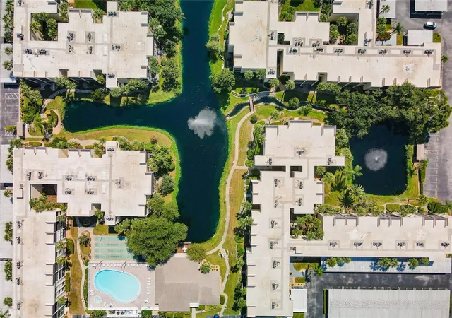 2nd image of 11945 143Rd St, LARGO, FL 33774