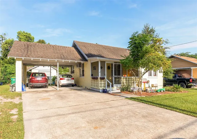 3rd image of 220 N Adelle Ave, Deland, FL 32720 | MLS# O6434214