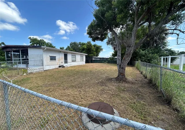 2nd image of 3140 Crestwood Dr, Port Charlotte, FL 33952 | MLS# C7529673
