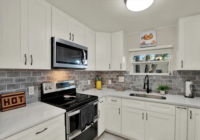3rd image of 1945 Overbrook Ave, Clearwater, FL 33755 | MLS# TB8539622