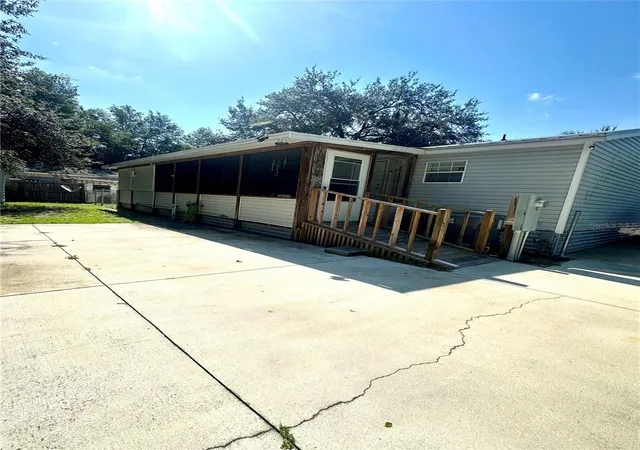 Photo 5 of Manufactured home for sale at 202 Ash St, Interlachen, FL 32148 | MLS# OM730564 | Listing updated on 2026-08-18