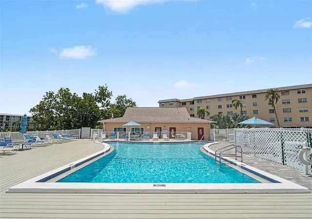 2nd image of 4023 Lake Bayshore Dr, BRADENTON, FL 34205