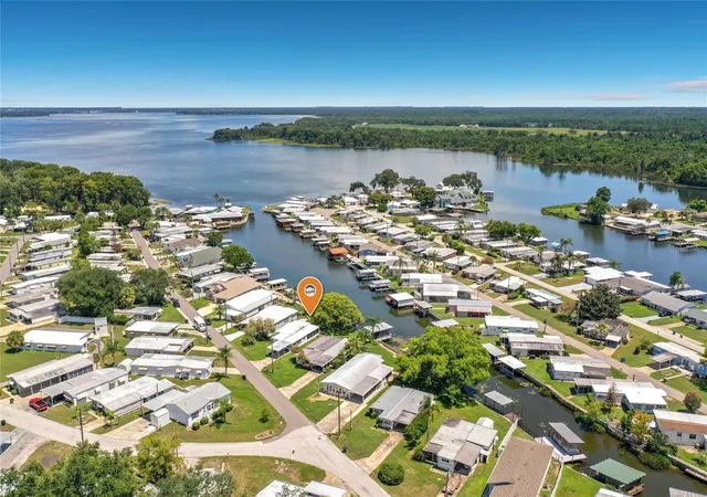 2nd image of 1521 Lakeview Dr, Tavares, FL 32778 | MLS# R4911831