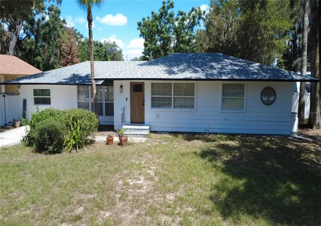 Photo 2 of Single family home for sale at 925 E 10th Avenue, Mount Dora, FL 32757 | MLS# O6434268 | Listing updated on 2026-09-17