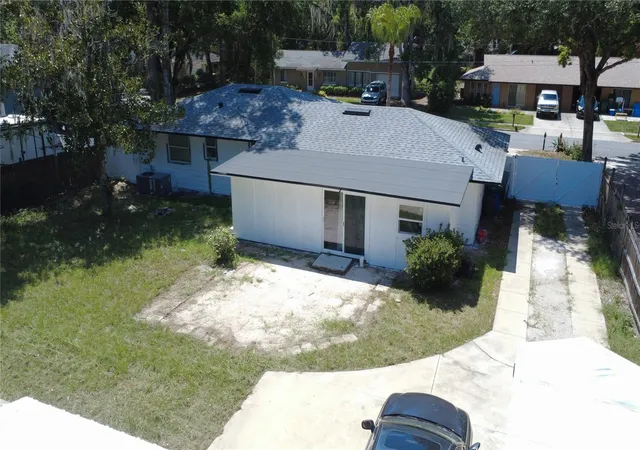 Photo 3 of Single family home for sale at 925 E 10th Avenue, Mount Dora, FL 32757 | MLS# O6434268 | Listing updated on 2026-09-17