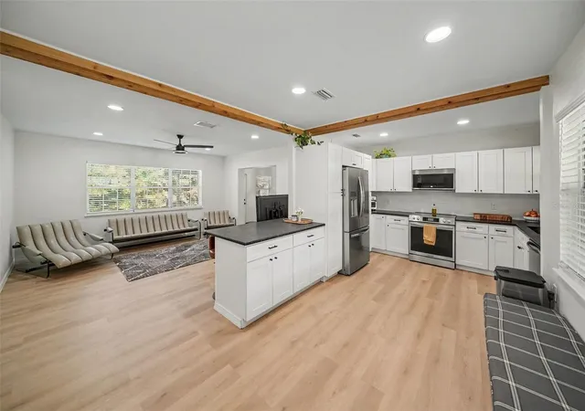 3rd image of 4636 W Bay Court Ave, Tampa, FL 33611 | MLS# TB8539687