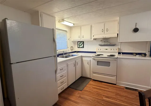 Photo 3 of Manufactured home for sale at 2248 Ca D Oro Dr, Sarasota, FL 34238 | MLS# TB8539690 | Listing updated on 2026-09-04