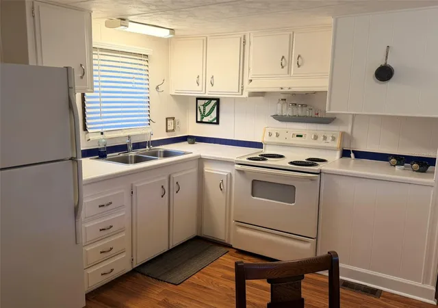 Photo 3 of Manufactured home for sale at 2248 Ca D Oro Dr, Sarasota, FL 34238 | MLS# TB8539690 | Listing updated on 2026-09-04
