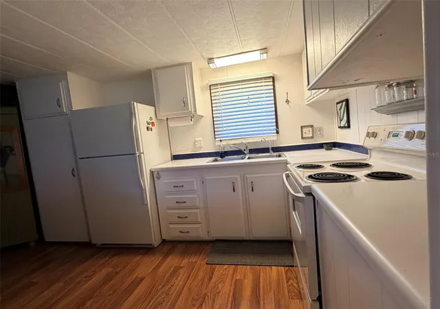 Photo 4 of Manufactured home for sale at 2248 Ca D Oro Dr, Sarasota, FL 34238 | MLS# TB8539690 | Listing updated on 2026-09-04