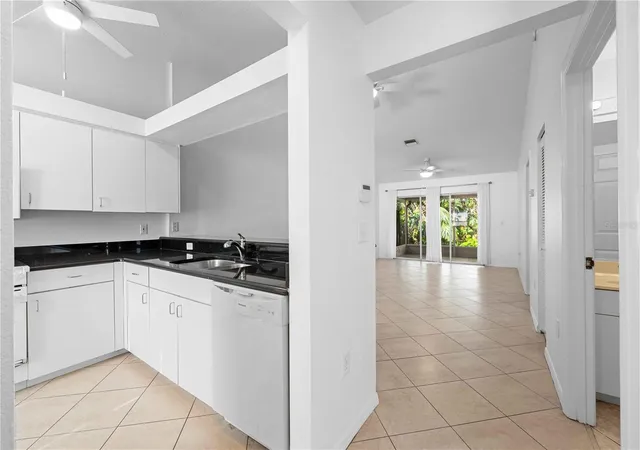 3rd image of 630 N Jefferson Ave, SARASOTA, FL 34237