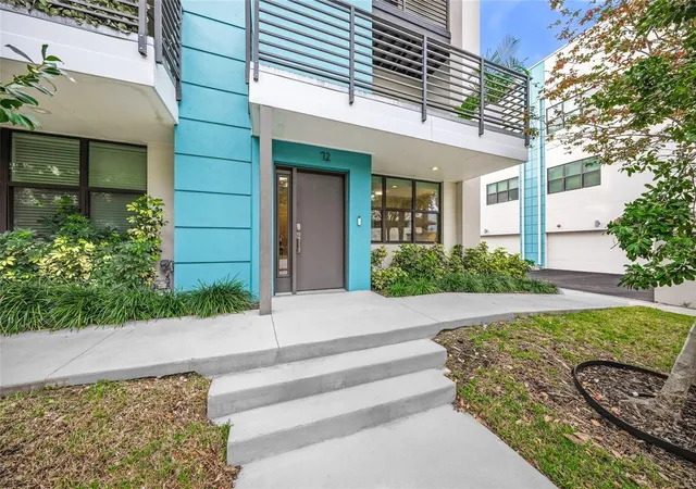 2nd image of 72 N School Ave, Sarasota, FL 34237 | MLS# A4703244