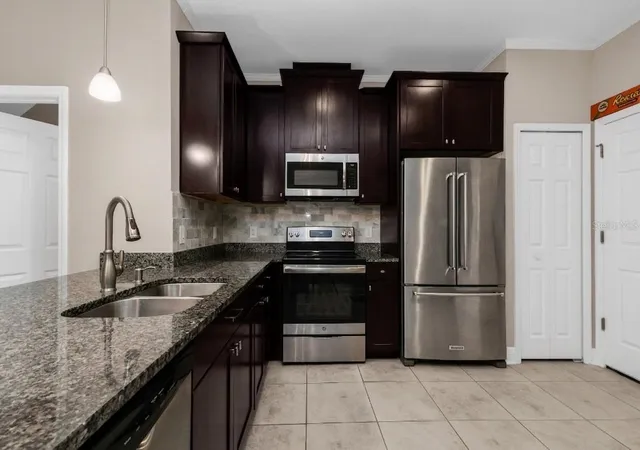 Photo 4 of Townhouse for sale at 7826 52nd Terrace E, Bradenton, FL 34203 | MLS# C7529692 | Listing updated on 2026-08-18