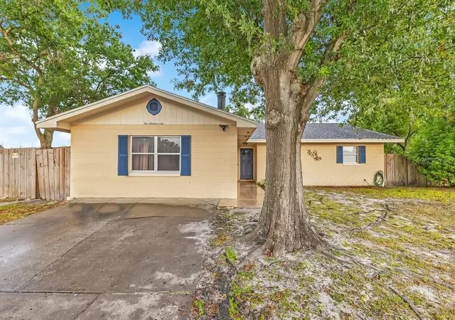 1st image of 506 Clayton Cir, Winter Haven, FL 33880 | MLS# L4964361