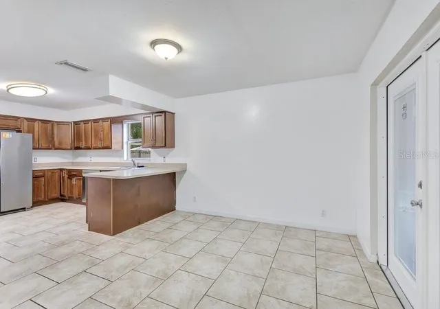 5th image of 506 Clayton Cir, Winter Haven, FL 33880 | MLS# L4964361