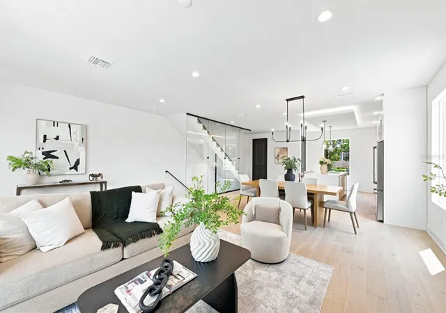 5th image of 310 W Columbus Dr #3, Tampa, FL 33602 | MLS# TB8539738
