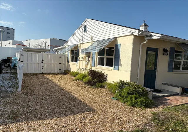 Listing Photo 3 - Condo for sale in building located at 111 174th Ave E, REDINGTON SHORES, FL 33708