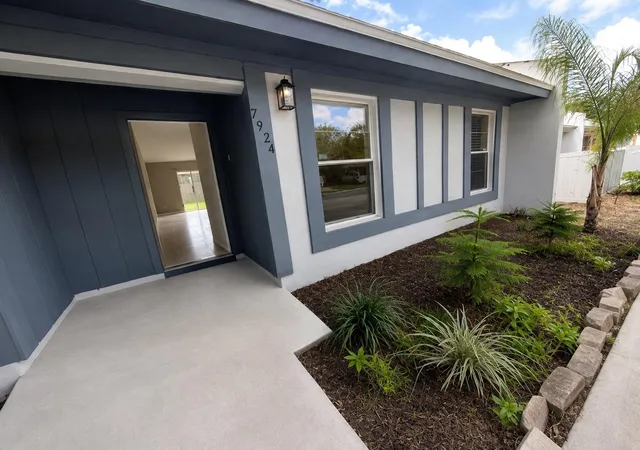 Photo 2 of House for sale at 7924 Guardsmen St, Orlando, FL 32822 | MLS# O6434342 | Listing updated on 2026-09-23