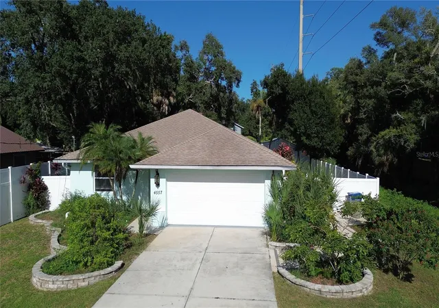 Photo 2 of Single family home for sale at 4557 Worcester Rd, Sarasota, FL 34231 | MLS# A4703253 | Listing updated on 2026-08-23