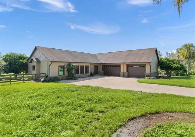 2nd image of 16215 Douglas Rd, Groveland, FL 34736 | MLS# G5116577