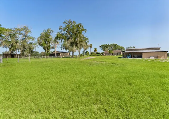 3rd image of 16215 Douglas Rd, Groveland, FL 34736 | MLS# G5116577