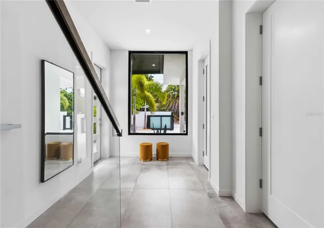 3rd image of 1671 Arlington St, Sarasota, FL 34239 | MLS# A4703257