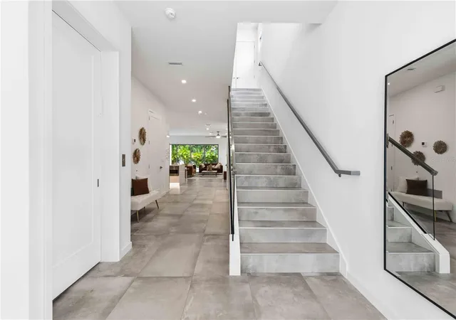 4th image of 1671 Arlington St, Sarasota, FL 34239 | MLS# A4703257