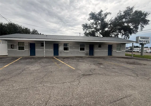 3rd image of 6435 W Hillsborough Ave, Tampa, FL 33634 | MLS# TB8539777