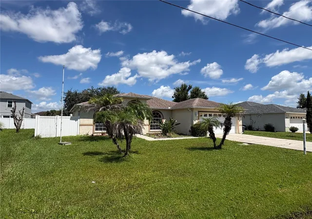 Photo 2 of Single family home for sale at 705 Robin Ct, Kissimmee, FL 34759 | MLS# S5155803 | Listing updated on 2026-08-18