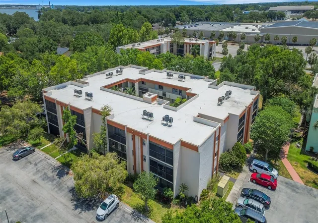 Photo 4 of Condo for sale at 1130 N Lake Parker Ave #C229, Lakeland, FL 33805 | MLS# L4964364 | Listing updated on 2026-09-03