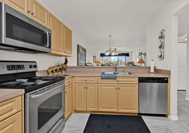 Listing Photo 5 - Condo for sale in building located at 175 Kings Hwy, Punta Gorda, FL 33983 - Unit #227-B7