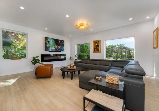 Photo 2 of Single family home for sale at 11113 Lake Butler Blvd, Windermere, FL 34786 | MLS# O6434392 | Listing updated on 2026-08-19