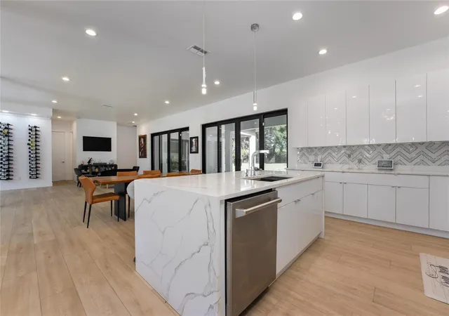 Photo 4 of Single family home for sale at 11113 Lake Butler Blvd, Windermere, FL 34786 | MLS# O6434392 | Listing updated on 2026-08-19