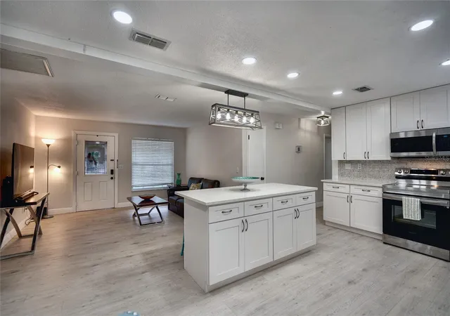 Photo 3 of Sale Pending at 5112 Glasgow Ave, Orlando, FL 32819 | MLS# O6434406 | Listing updated on 2026-09-05