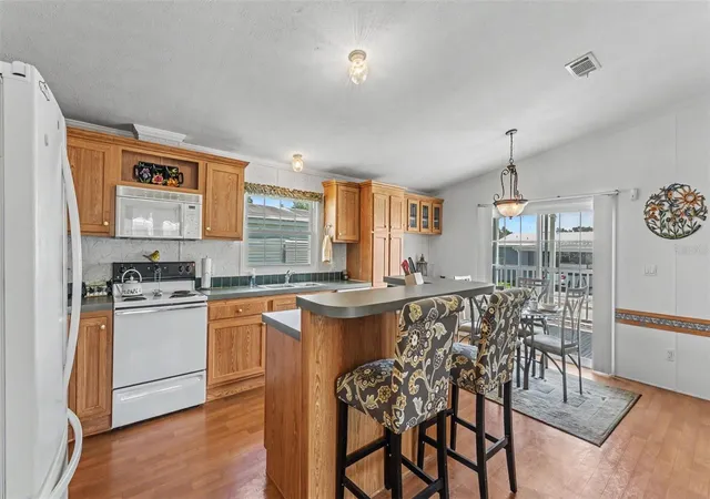4th image of 525 Perch Pl, Lakeland, FL 33801 | MLS# L4964365