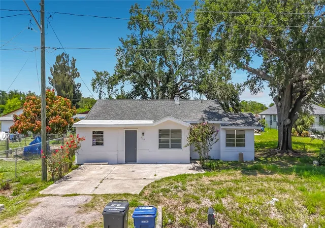 1st image of 220 29th St E, Palmetto, FL 34221 | MLS# A4703274