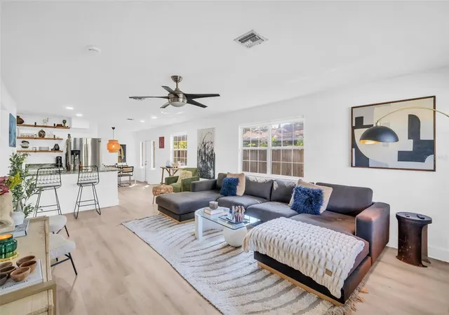 4th image of 218 49th Avenue N, Saint Petersburg, FL 33703 | MLS# TB8539858