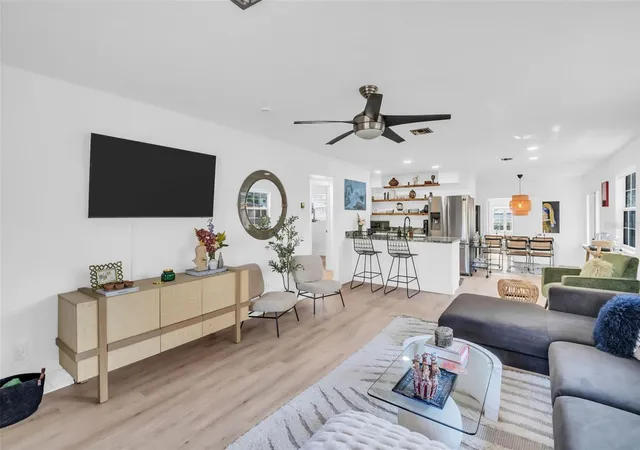 5th image of 218 49th Avenue N, Saint Petersburg, FL 33703 | MLS# TB8539858