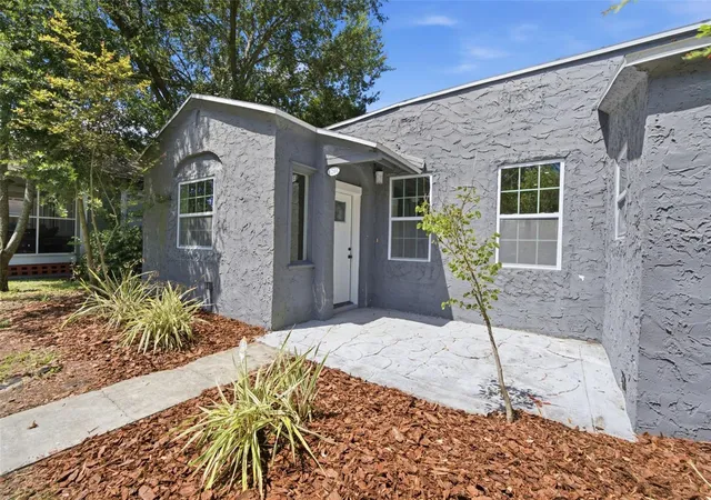 3rd image of 1201 S Lincoln Ave, Lakeland, FL 33803 | MLS# TB8539864