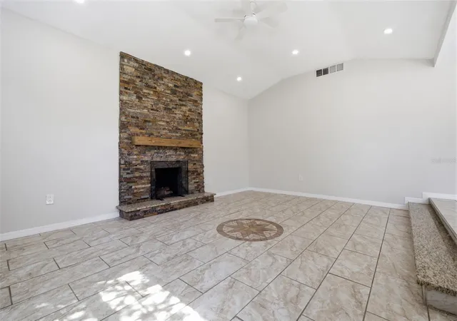 4th image of 1201 S Lincoln Ave, Lakeland, FL 33803 | MLS# TB8539864