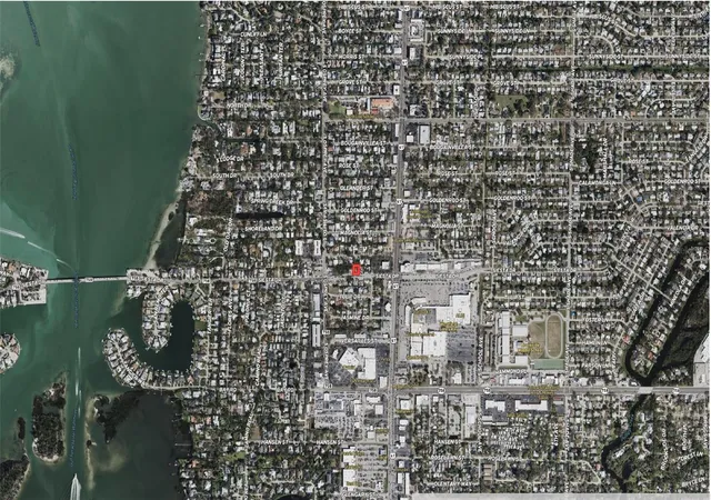 4th image of 1871 Siesta Dr, Sarasota, FL 34239 | MLS# A4703295