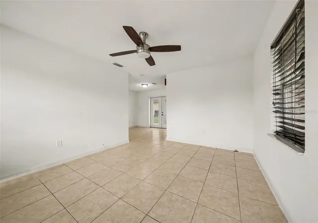 5th image of 5818 Flori Ln, Orlando, FL 32808 | MLS# O6434475